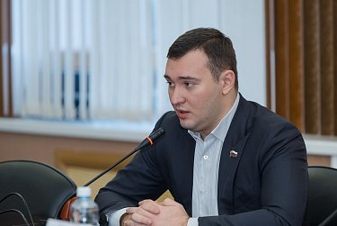 Инициативы идут от молодых